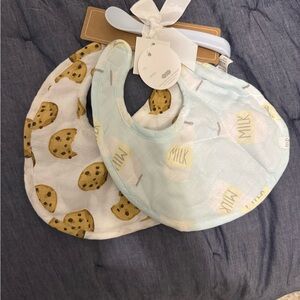 Mudpie milk and cookies bibs and spoon